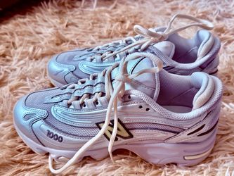 New Balance women shoe