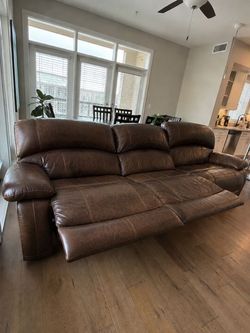 Leather couch and big beautiful picture