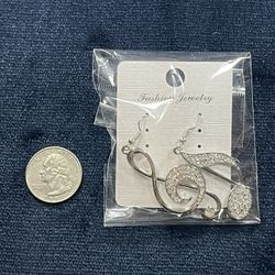 Music Note Dangle Earrings (New)