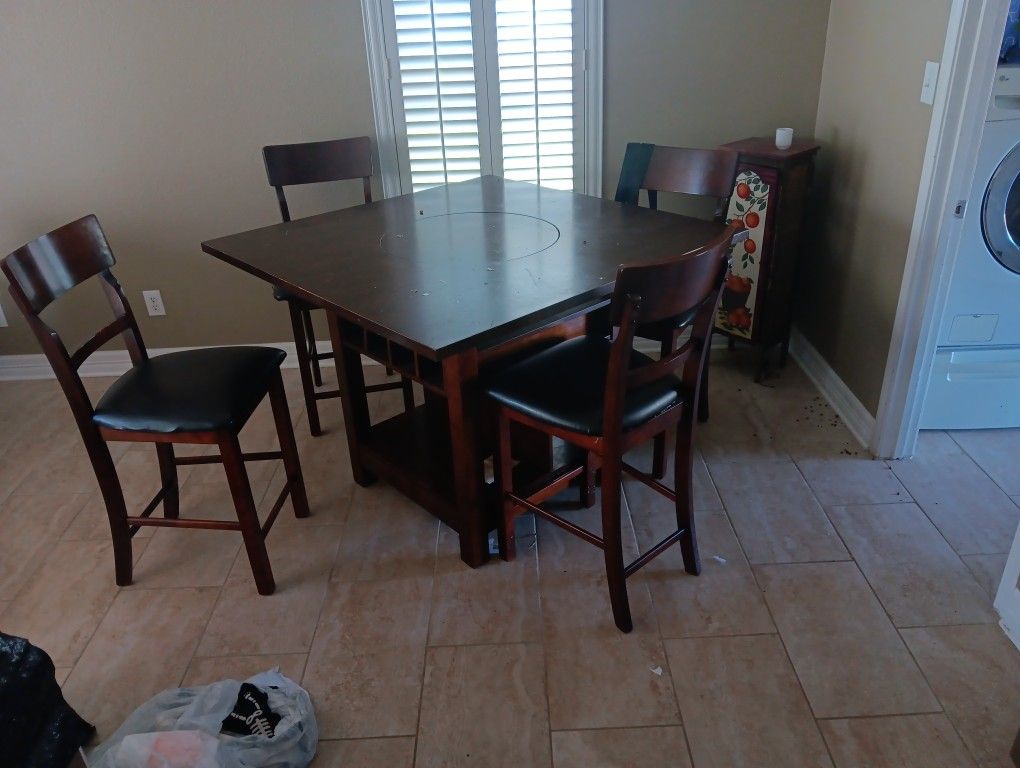 Dinning Room Breakfast Table