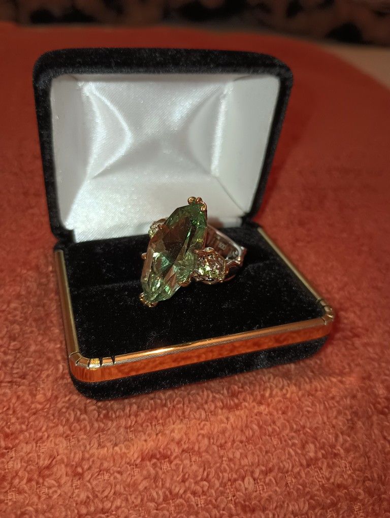 NEW, Size 7, Marquis Cut Peridot/White Topaz 925/Palladium Solitaire Ring (Genuine Stone)
