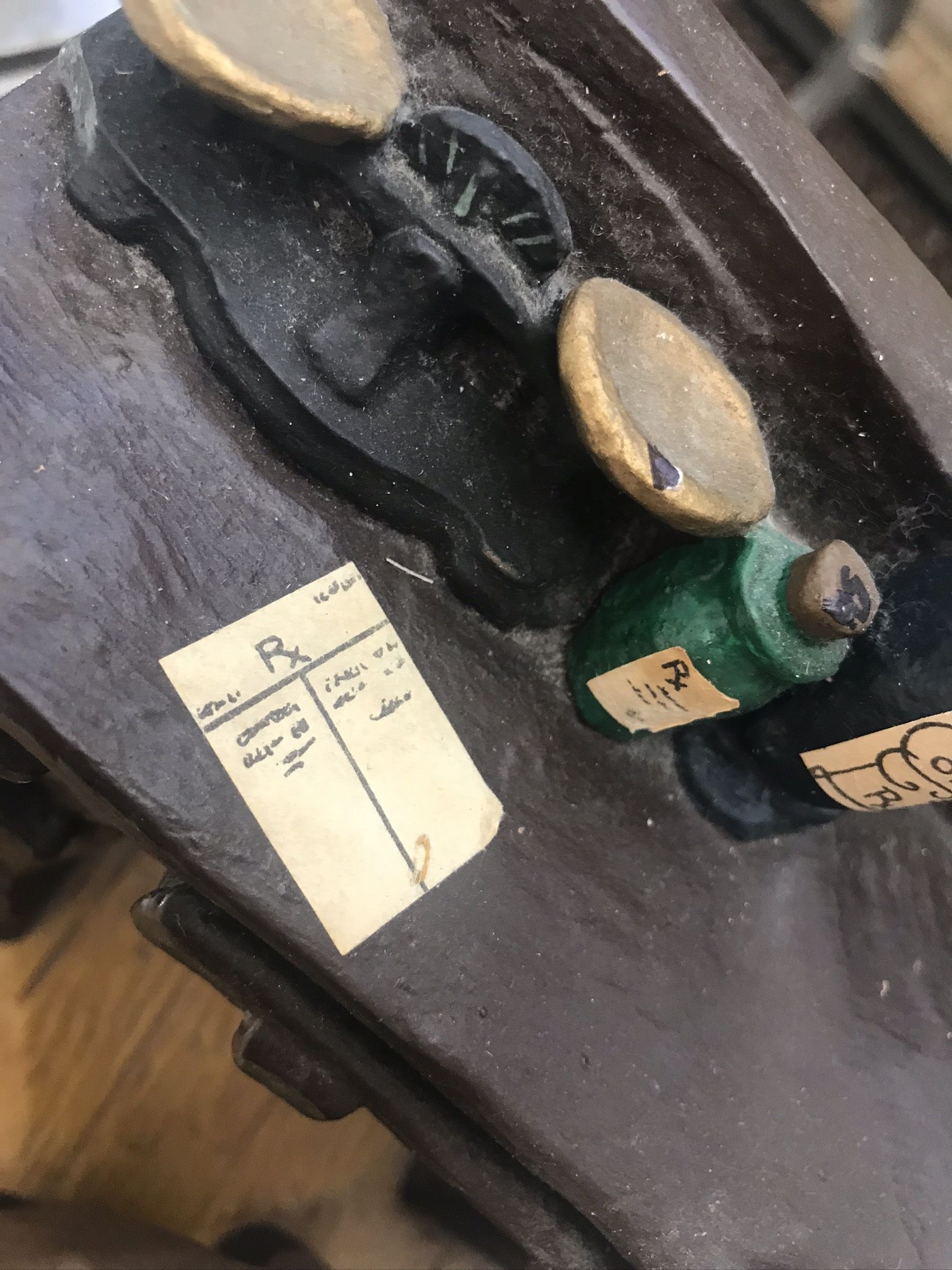 Beautiful display it has missing paint here and there one of the arm is chipped but it fixed see all pictures please it’s from 1950’s