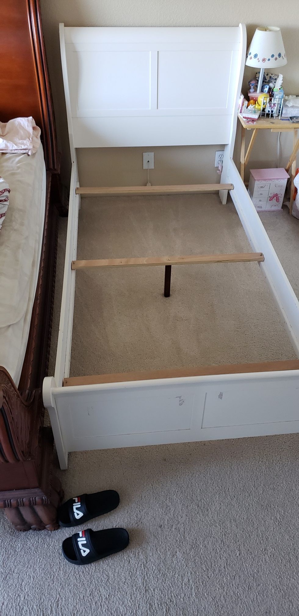 Twin size bed frame-good conidition