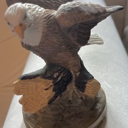 Vintage Royal Heritage Americana “Birds in Flight”Collection Bald Eagle Figurine