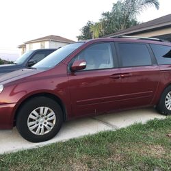 Kia Sedona 2012