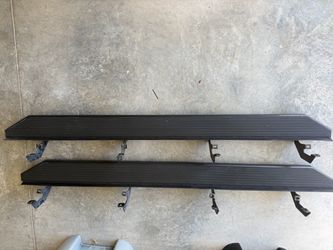 2023 Chevy Silverado 1500 Crew Cab running boards, complete pair with mounting hardware