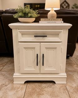 Wynwood White Solid Wood Accent Cabinet / Nightstand