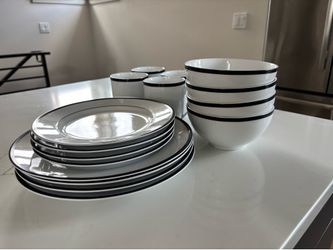 Sur La Table 16-Piece Porcelain Dinnerware Set – Service for 4