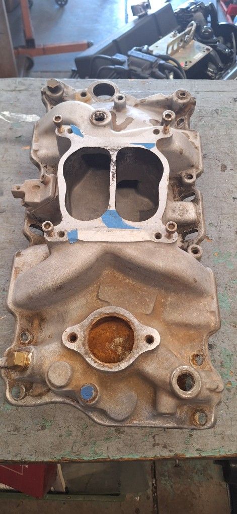 Performer Style Intake Dual Plane Sbc Chevrolet Good Used Condition. 35th Ave And McDowell Phx