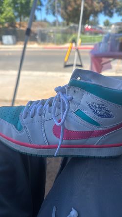 Jordan 1 mid white pink green  soar GS