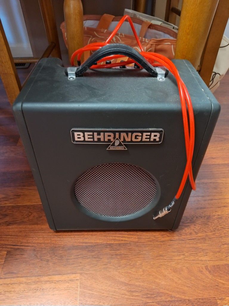 Behringer Bass Amp