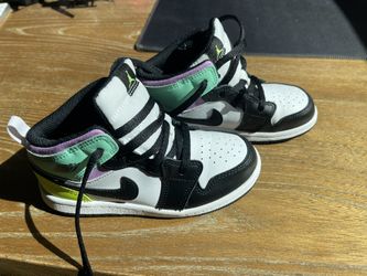 Toddler Nike Air Jordan 1 Mid GS 'Lucky Green Laser ' Sneakers  SIZE 10C