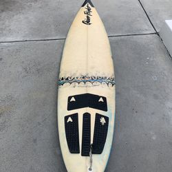 Quiet Flight Surfboard (6’8”)