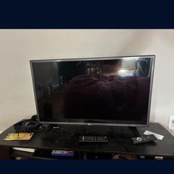 LG 32” TV With Control 