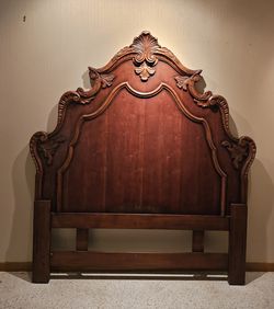 French Grand Palais Carved Wood Queen Bed - Mahogany Color