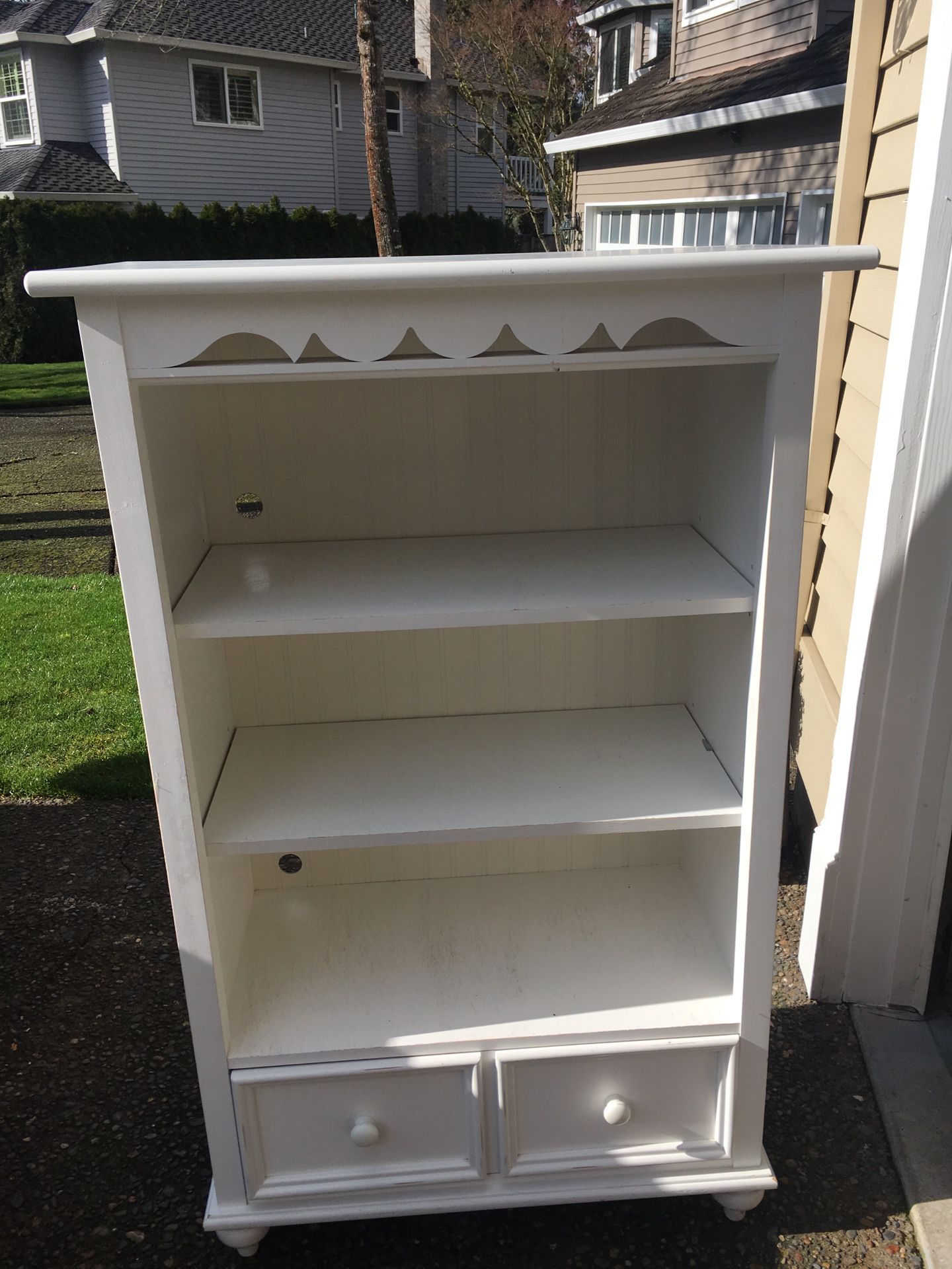 White solid wood Stanely bookcase ~ Good condition !!