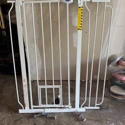 Metal Tension Gate - Perfect For 2 or 4 Legged Babies 