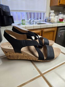 Like New Size 8M Lifestride Flex Sandals
