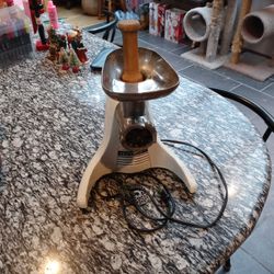 Electric meat grinder