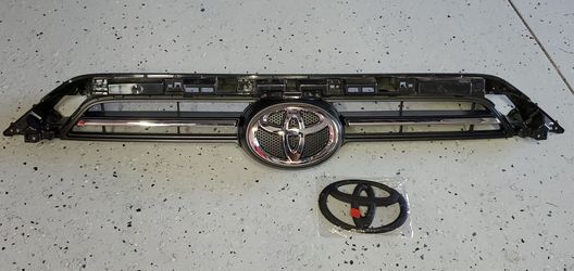 2021 toyota 4runner grill with black out emblem