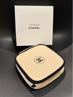 CHANEL Les Beiges Makeup Case
