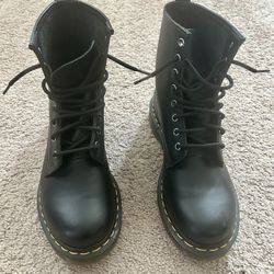 Doc Martens Airwalk Leather Boots Size 9