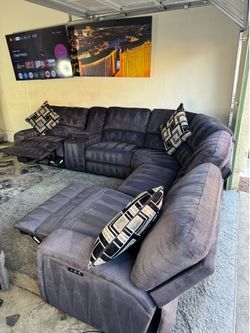 * Like New * Ashley furniture 6pc Modular electric sectional sofa ( Free Delivery )