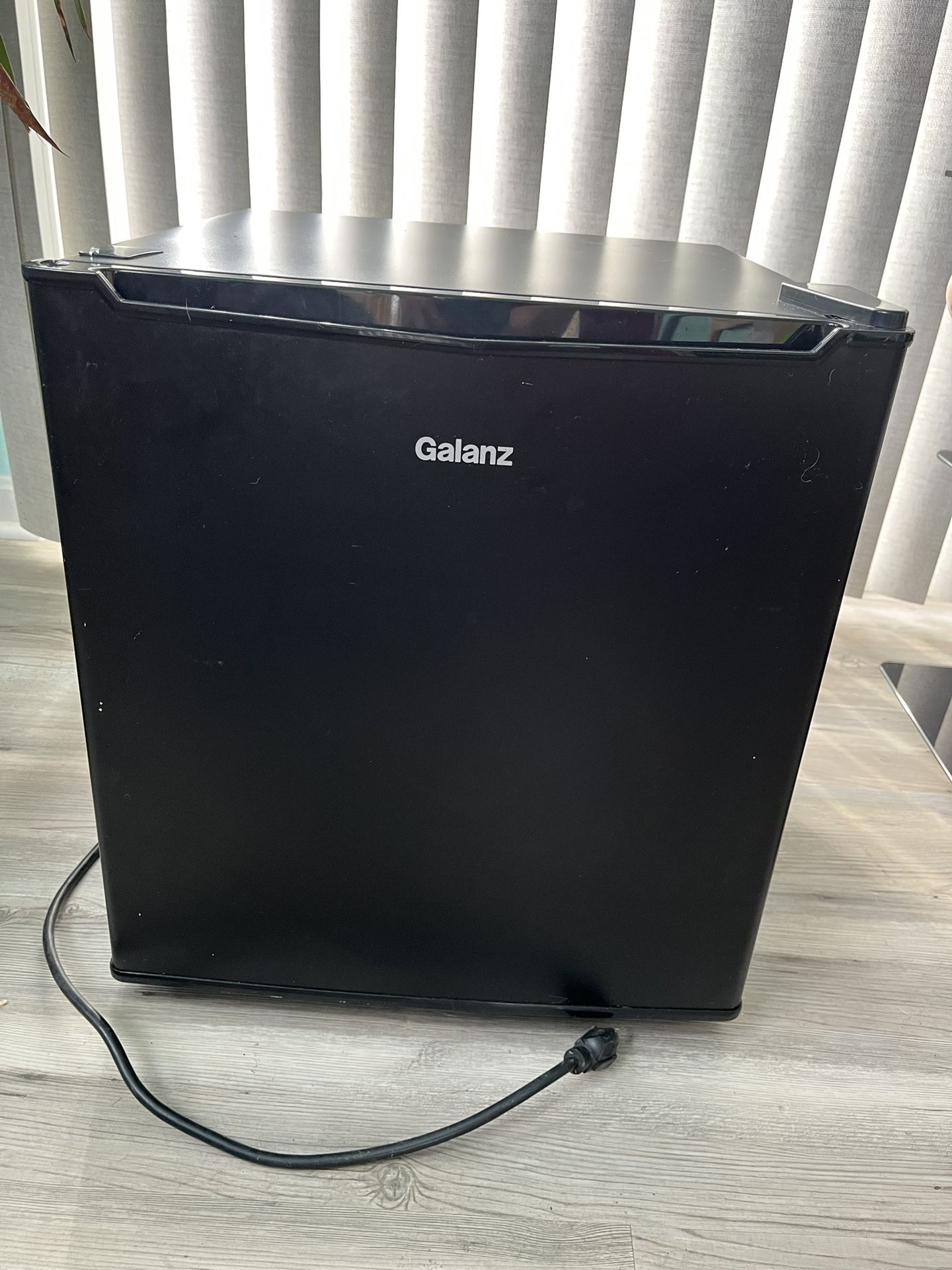 Galanz 1.7 Cu ft Refrigerator GL17BK, Black