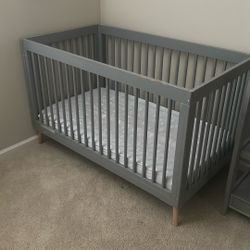 Crib And Changing Table 
