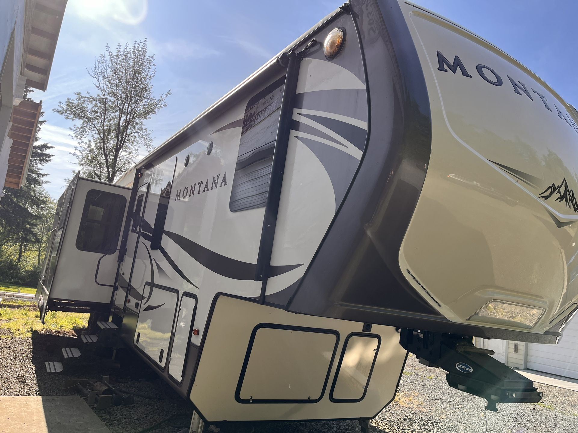 2016 Montana High Country 3660RL Fifth Wheel