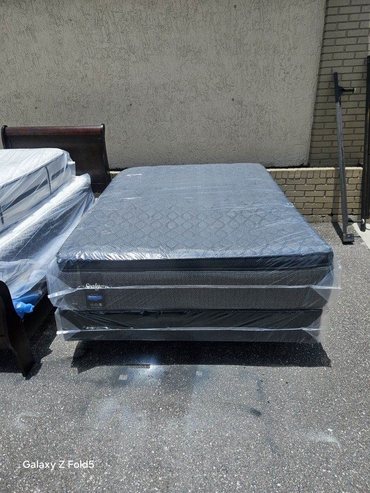 Brand New Queen Size Plush Pillow Top Sealy Posture Pedic Mattress And Box Spring In Plastic