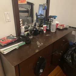 Dresser With Mirror