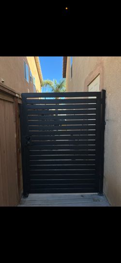 Side Gate