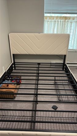 Comhoma Queen Bed Frame