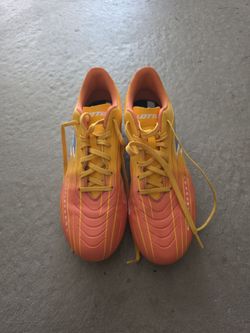 Soccer shoes