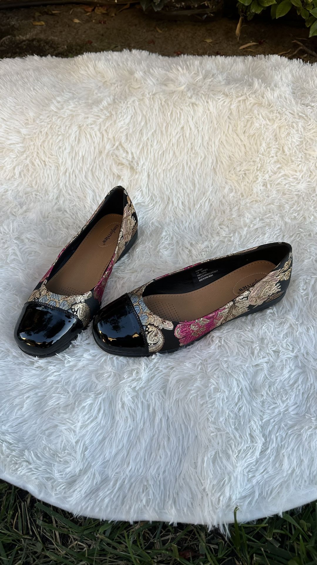 Comfort View Fay Flat Floral Metallic Patent Flat Shoes Size 11 W embroidered