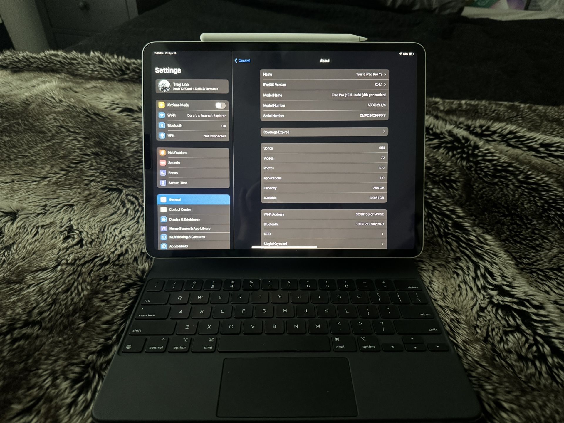 iPad Pro  12.9” (4th Gen) Silver/WiFi/256GB WITH Magic Keyboard And Apple Pencil