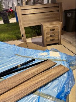 King size mattress & Box +Bed Frame & nightstand included!!