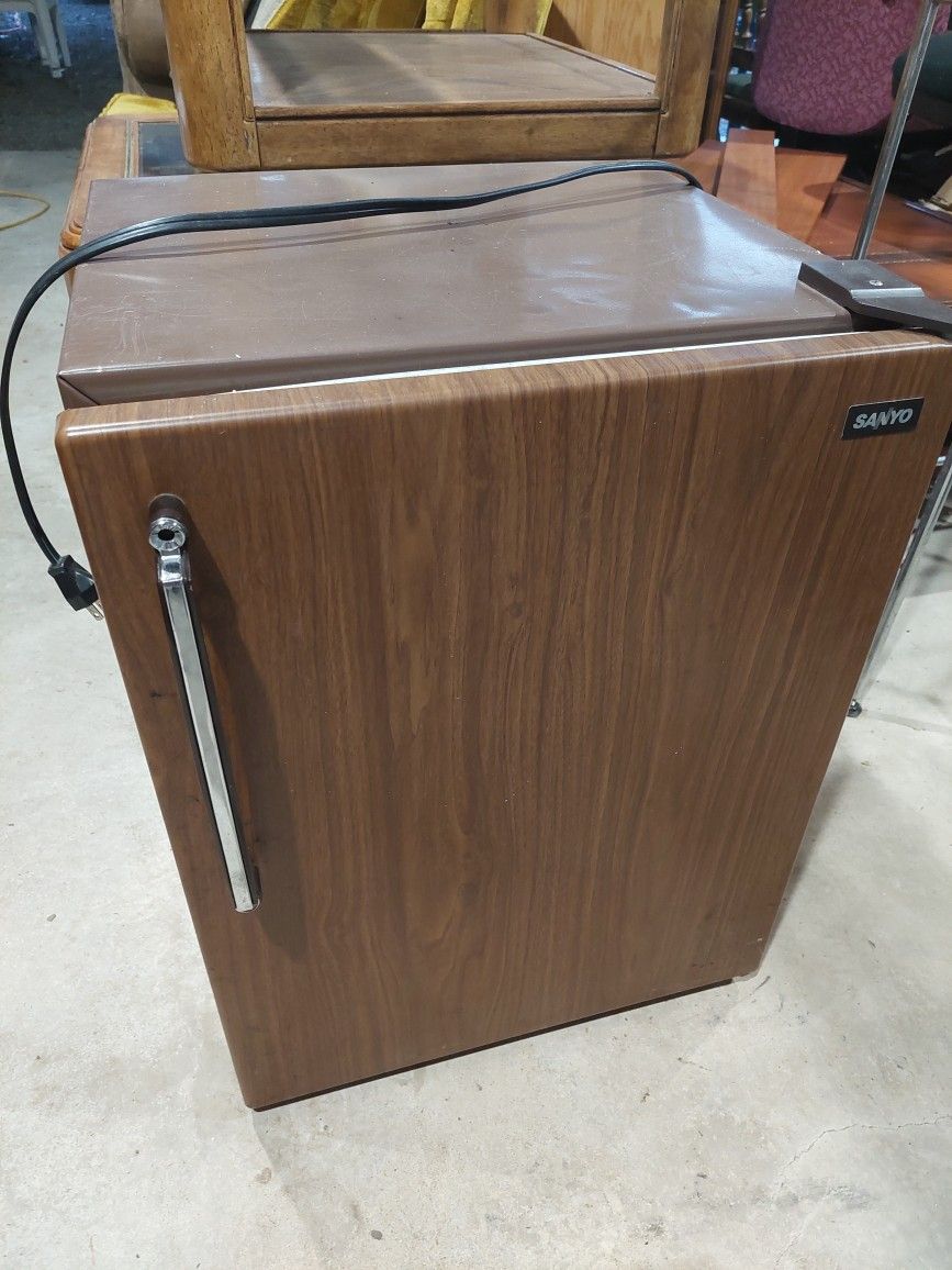 Sanyo Mini Fridge