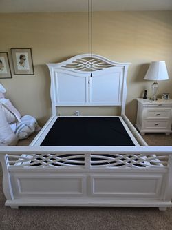 Adjustable queen size bed and bedroom set