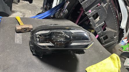 2021 2025 porche Taycan passenger side headlight