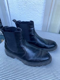 Nice men’s leather boots shoes European size 42