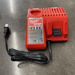 Milwaukee M12 and M18 12-Volt/18-Volt Lithium-Ion Battery Charger 48-59-1812