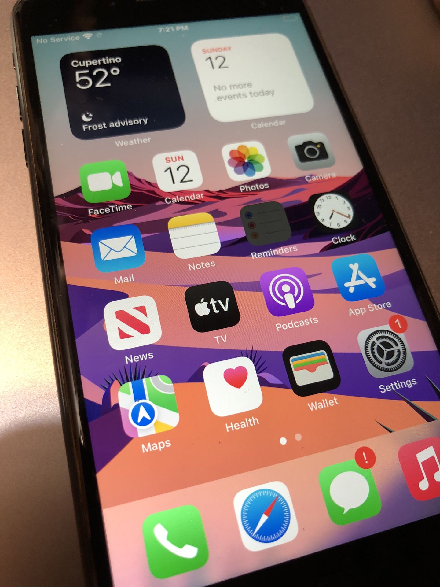 IPhone 7 Plus 128GB unlocked for any carrier any country with cable 119$ firm