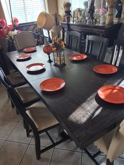 Dining. Table of eight. Chaira