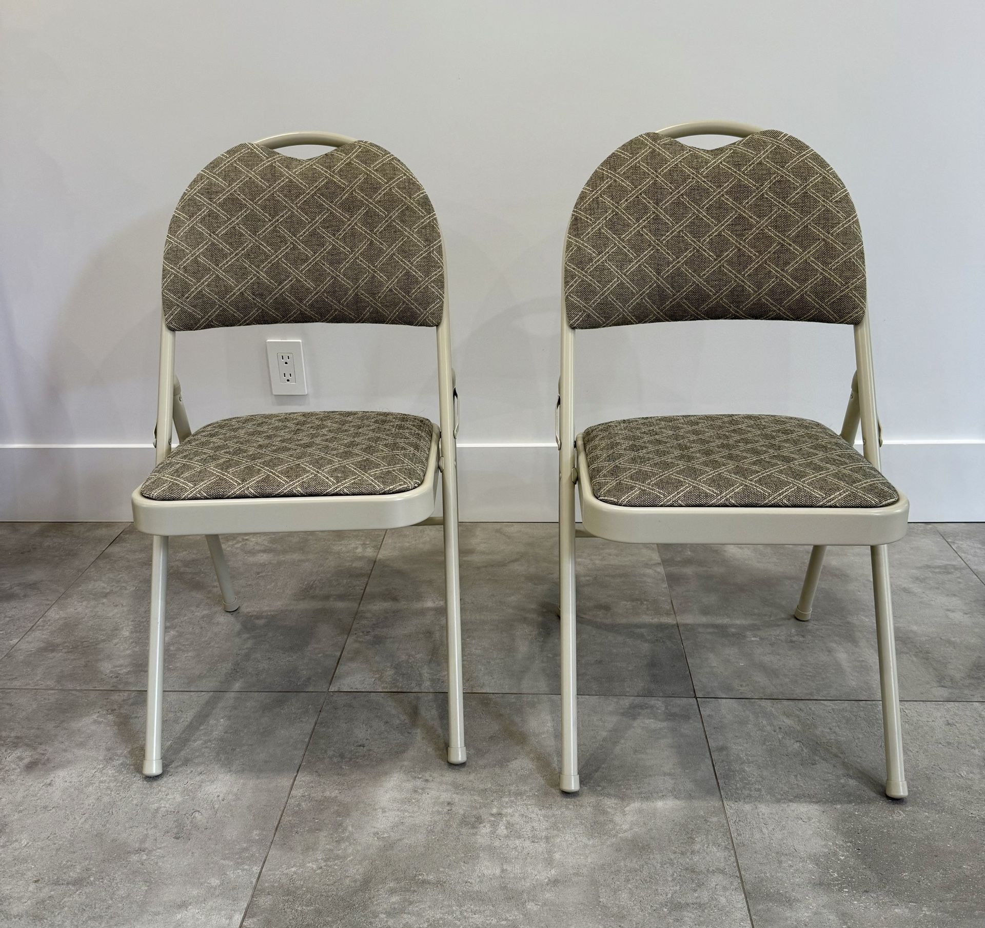 2  Folding Chairs, Indoor Outdoor Portable Stackable Commercial  Padded Seat for Home, Office, Party
