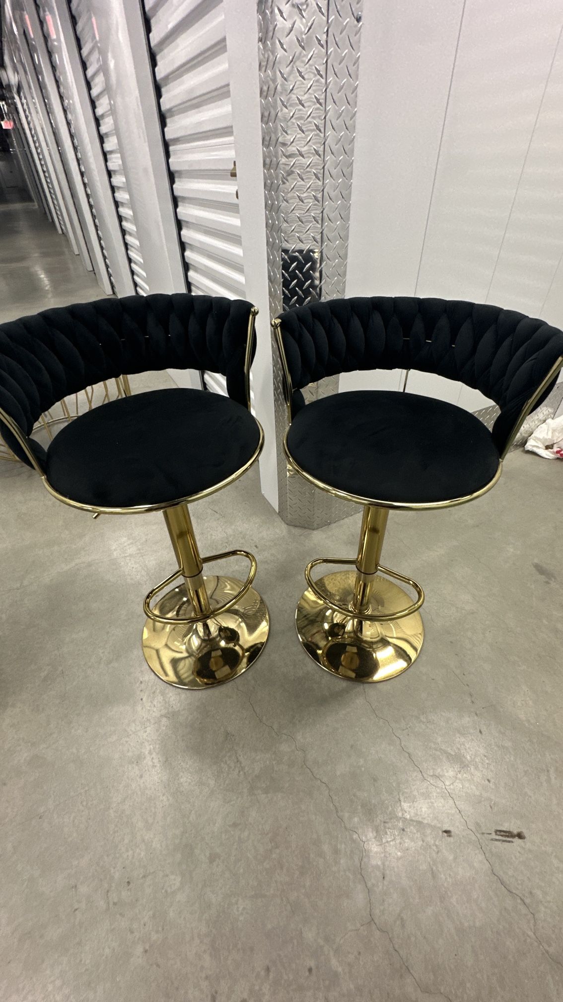 2 Luxury Adjustable Bar Stools