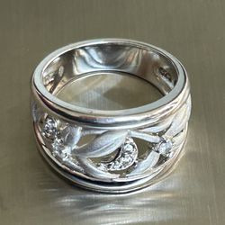 925 Sterling Silver & Diamond Ring. Size 7.75.