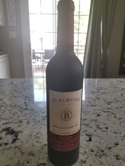 Decorative Wine Accessory Set