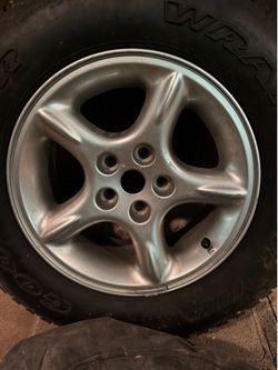 1998 Jeep Grand Cherokee 5.9ltr  19” aluminum rim spare tire with original Tire Cover